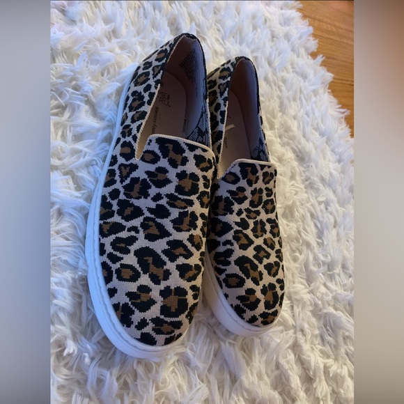 NWOT Time and Tru Women’s Slip On Shoe - Picture 2 of 2